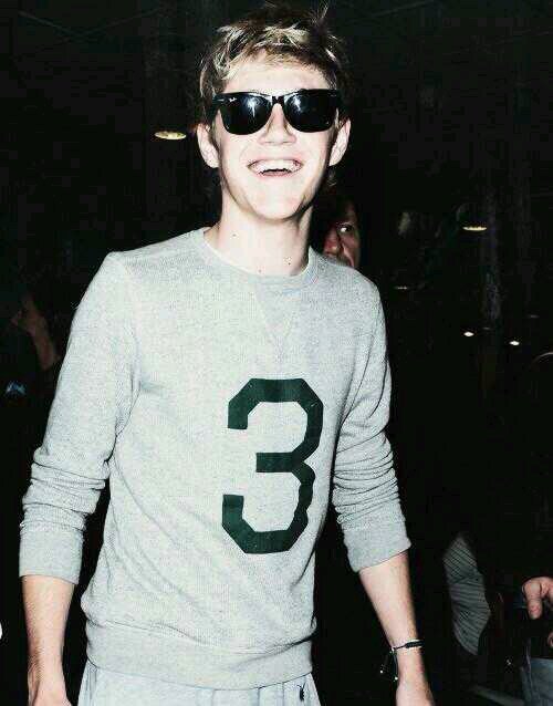 follow @niallerxcharm
