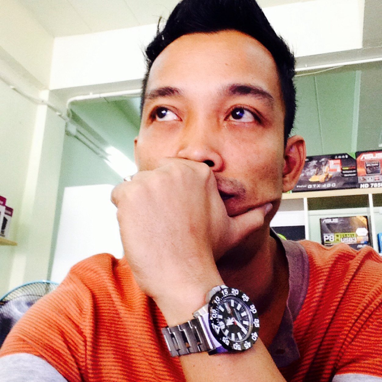 pcom2012's profile picture. 