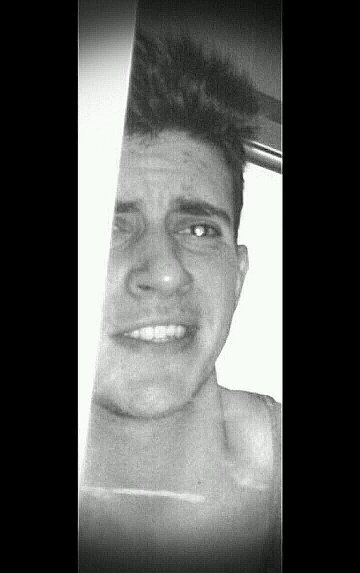 Metrosexual y pensador. Me exfolio luego existo