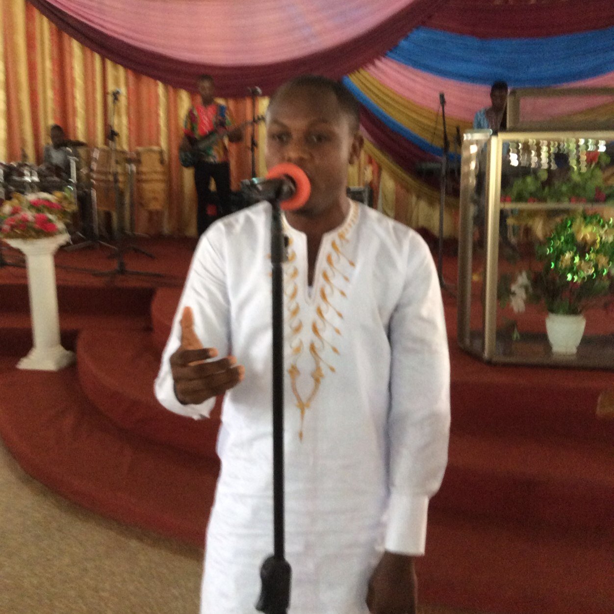 Love Christ, love ur neighbour n do gud.