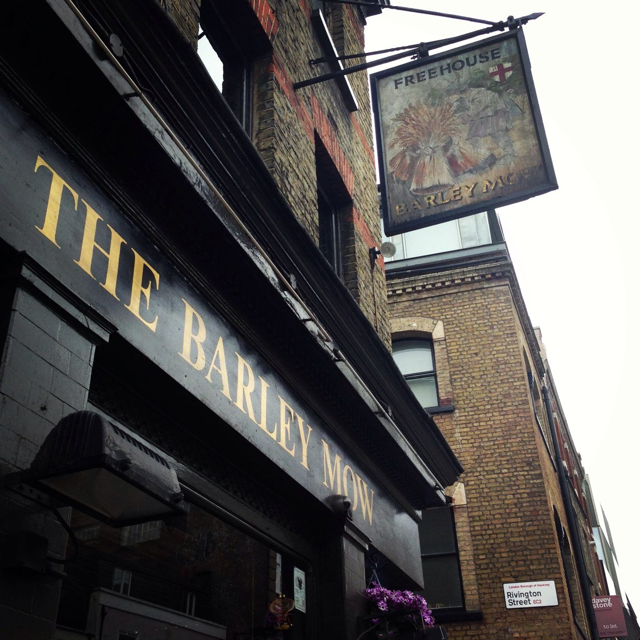 The Barley Mow public house in the heart of Shoreditch. Serving up cask ale, continental beer, premium cyder, malt whisky and always the warmest of welcomes.