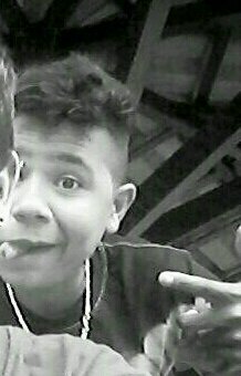 Quem conhece Nunca esquece
Quem provou Adorou
Quem não quis Se arrependeu
Sou simplismente Eu
Me entender Impossível
Me ter Quem sabe um dia