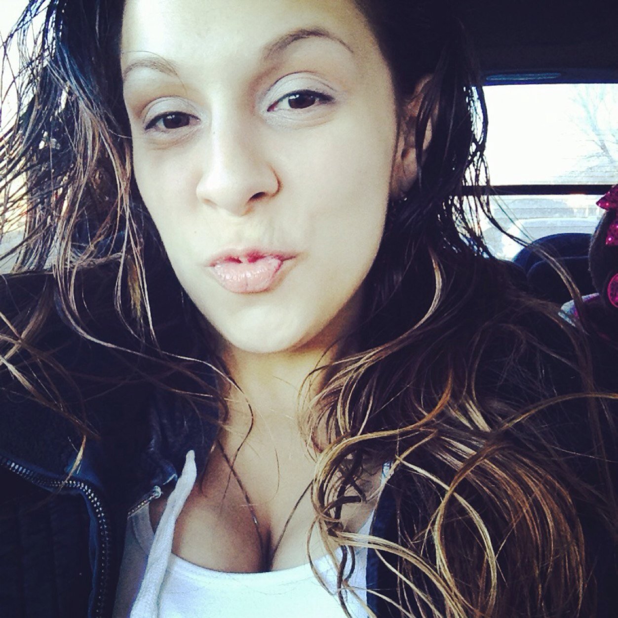 Im ms.alyssasusancichocki..im 24yrs old..#whiteMexican&Italian #soofly #mamiof3 #lovinmykids #makinmyown$ #independentallday #lovesmyhatas;)
