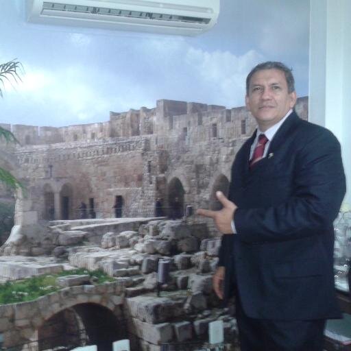 Formado em Teologia (FAEETAM);Pastor do MIR/AM; Pai de Lucas, Gabriel, Diego,Desirêh e Noah; SEMPRE servo na obra do SENHOR.