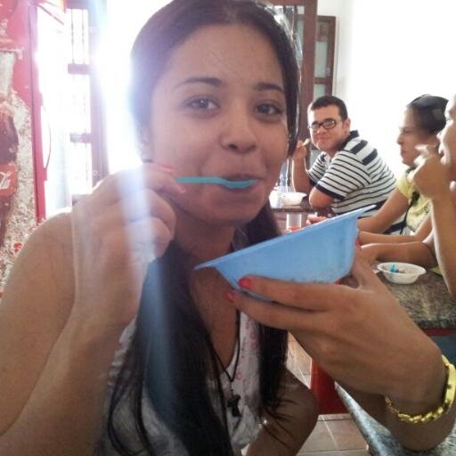 Faça em mim segundo a vossa vontade, mas, antes de mandar - me o sofrimento, dai-me forças para que eu possa sofrer com amor ( Pe. Pio)