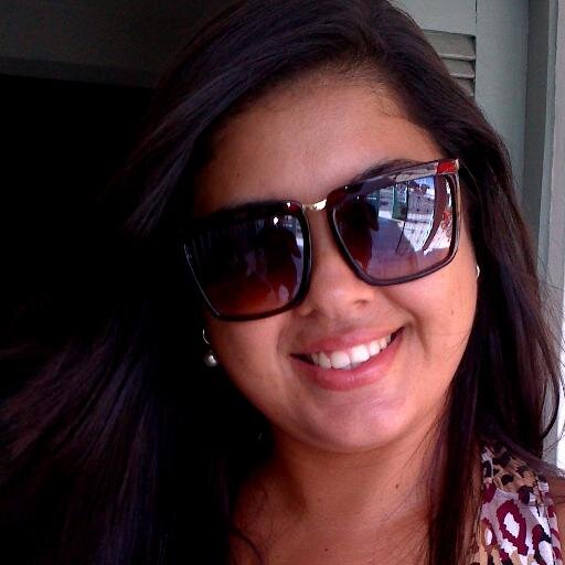 Graduada em Serviço Social, 30 anos e completamente feliz, pois tenho minha família e sou AMADA....!