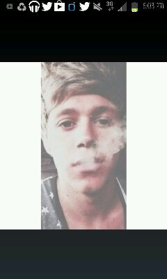 Please follow @little1dseconds  follows back 100%!!! Help her reach her goal!! Follow bc she gave you this free follow :)x Vote for her http://t.co/1LlycIC0V0