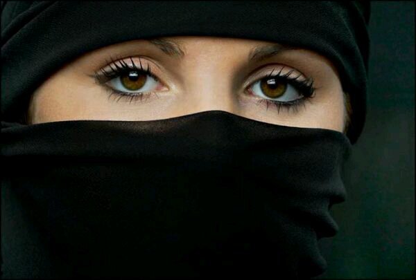 ‏‏الناس تبحث عن مفسر إحلام وإنا إبحث عن من يفسر لي الواقع