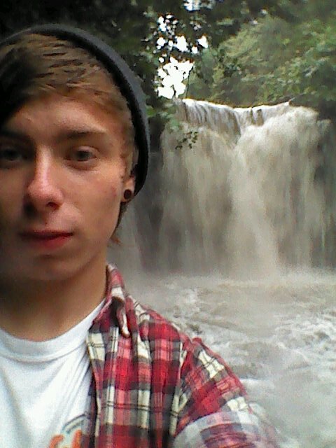 Callum_is_AT's profile picture. I would rather live than exist.                                             I play bass for @alonetonightuk
Instagram/snapchat: Callumisat