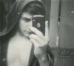 No sé si será la cerveza o aquella pastilla con sabor a fresa. Rap, tatuajes, swag... lo tengo todo papi. @paloma_egea y lauralauriita98