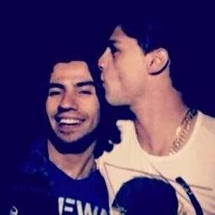 Fui querer descobrir o nome do cabeludinho.. olha no que deu! ;-;