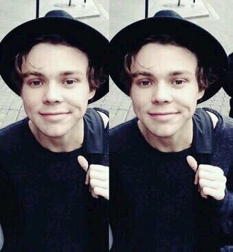 hello beautiful! if I found your account, why the boys won't? they will! please follow @idolsasdrugs and RT the link below♡♡♡♡