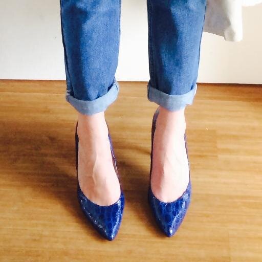 Writer, high-heels wearer, reader of paperbacks, fan of gin.