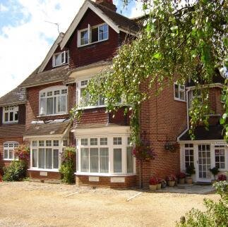 Whitemoor House is a B&B in Lyndhurst in the New Forest - it is run by David and Jayne.