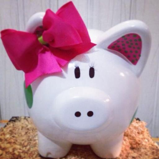 Alcancías personalizadas. La mejor manera de ahorrar es con CochiLokos. Elige el diseño, tema y tamaño. Instagram Cochilokos Contacto cochilokos@outlook.com