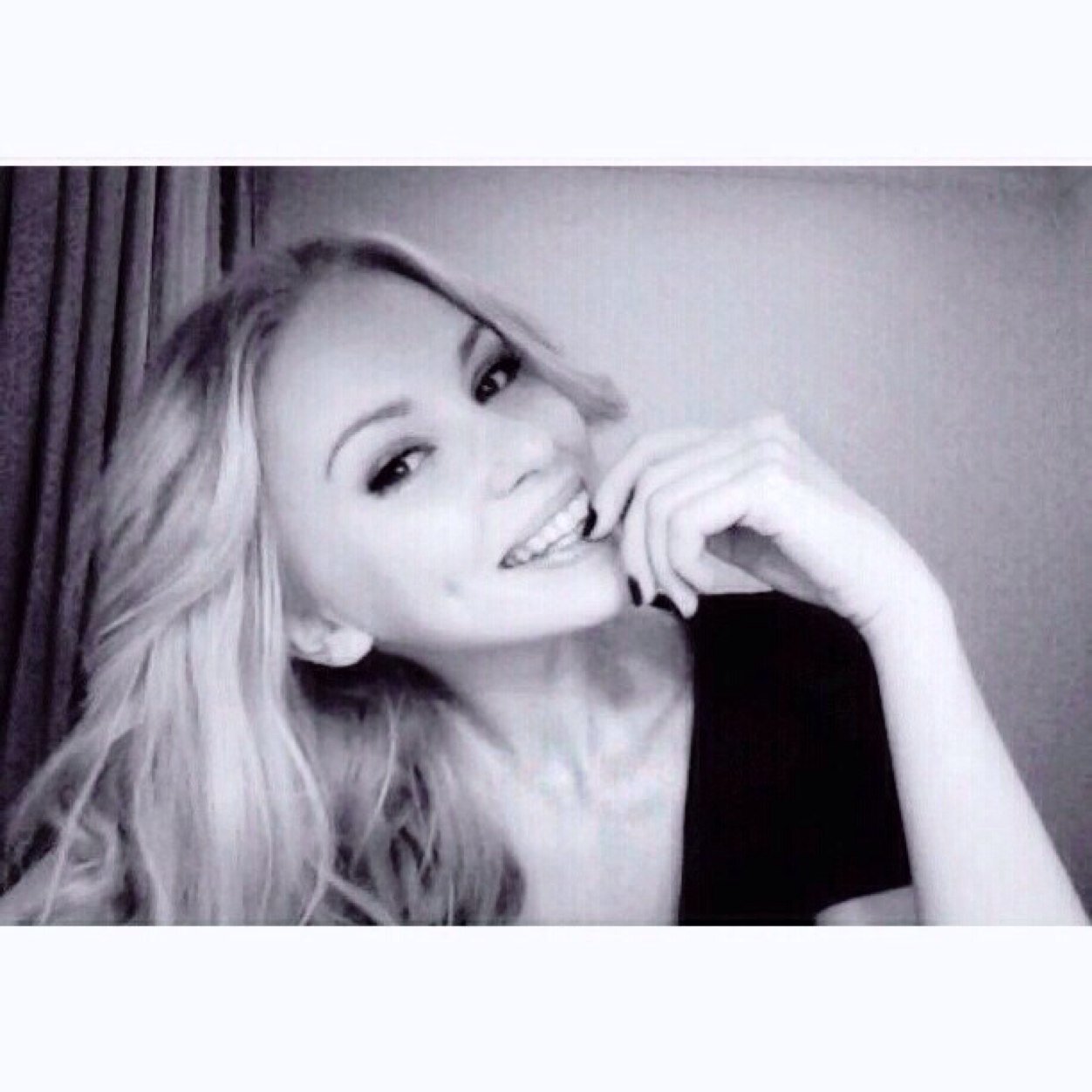 Instagram: apollya