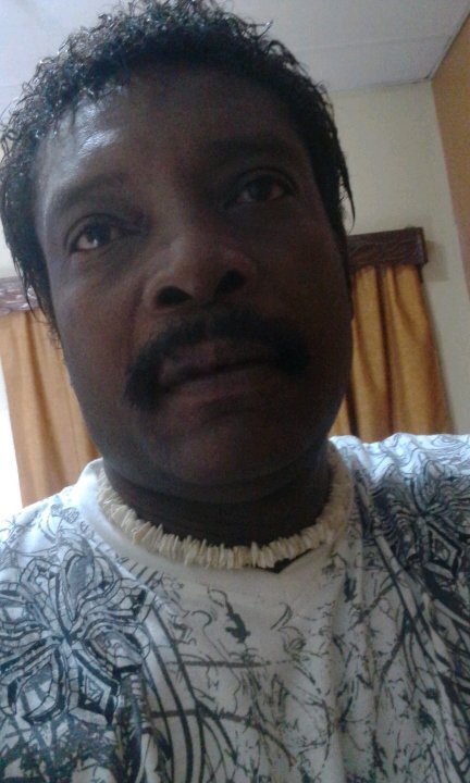 Hola soy Luis dominique cantante y compositor soy de42años soy 
cantautor  504(32687076 lisdominiquecantautor@hotmail.com luisdominiquecantautor@gmail.c youtobe