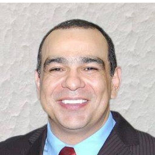 Administrador, feliz com a vida, amo política.