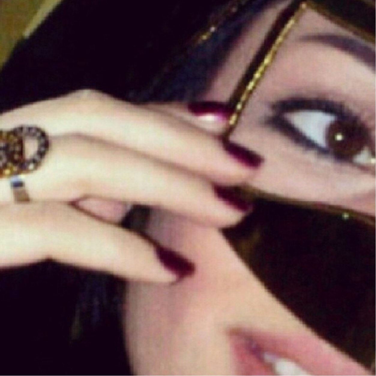 حسااسھہ جداً ‘) يبكيني اي شيء ♡̷̷̷̷̷̷̷ ااحب الاشخاص بسرعھه . . لكن ليسواا جميعهم يستحقون الثقھه . . أحب اان آهتم بِ الاخرين . . ! أ