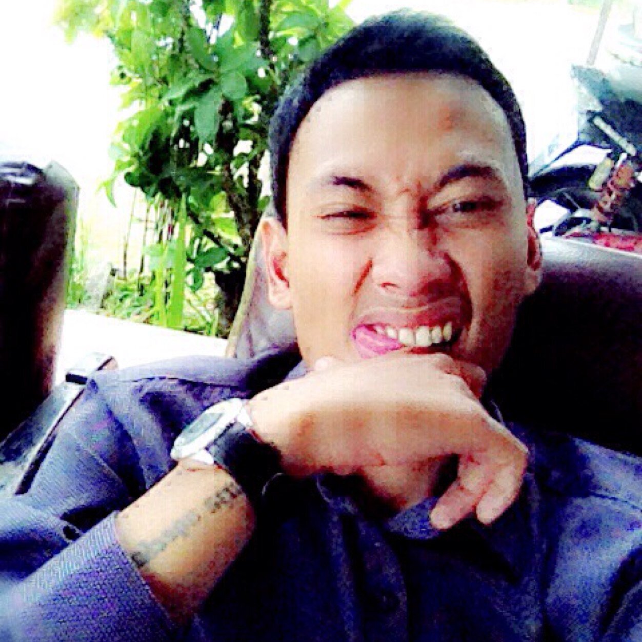 rendhikadhz's profile picture. Bila kegagalan itu bagai hujan, dan keberhasilan bagaikan matahari, maka butuh keduanya untuk melihat pelangi.