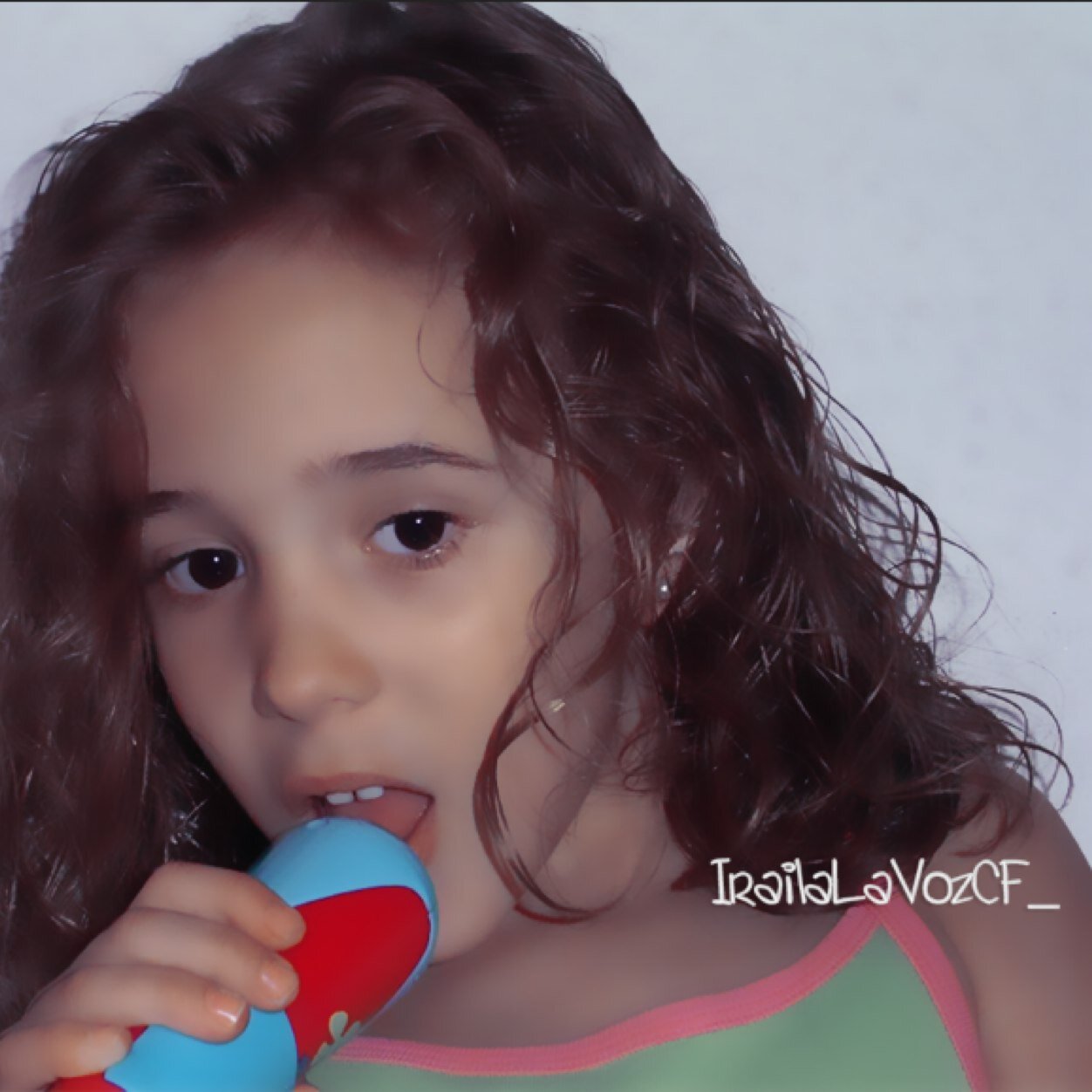 CF de la gran Iraila El 6 de Febrero dejo de llamarse Iraila para llamarse perfección. Concursante de 'La Voz Kids' ¿Ves mi sonrisa? Es ella.
