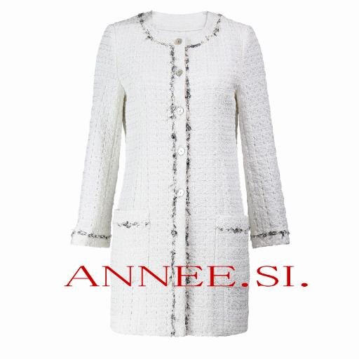 女性のための上質なウェアを企画生産しています。
コレクションは既製品ライン、パターンオーダー、港区西麻布のメンバーズブティックではBespokeラインの計３ライン展開。
既製品ドレス￥35000～、Bespoke～￥45000～