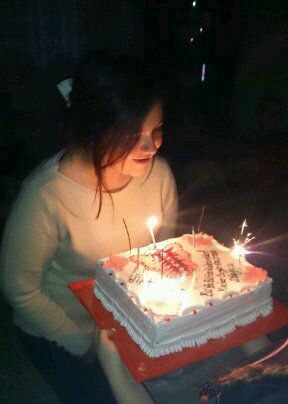 GrlLale's profile picture. Sen gelsen, bana sarılsan. Üstüm başım aşk koksa.