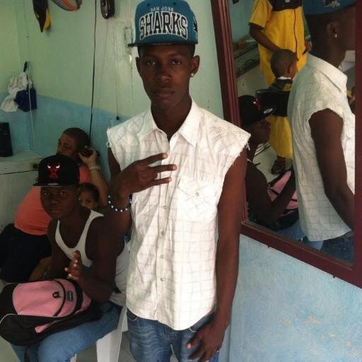siempre humildes hago coro con tu el k estas a mi nivel yo soy el jefe del coro estik yo me llamo SAMBOY ESTIK
