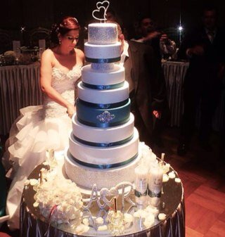 Designer wedding cakes without designer prices. Check out our amazing range of fake wedding cakes that are sure to make a statement without busting the budget.