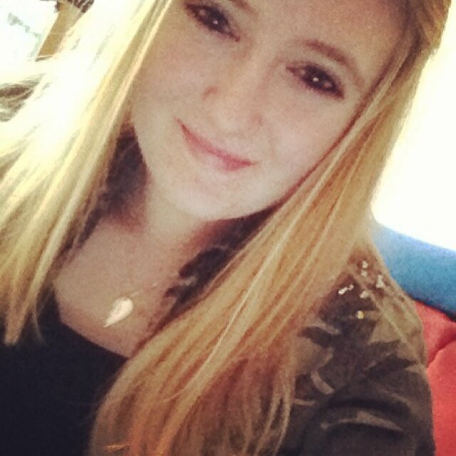 This is me
16 years , living in Amsterdam
College student, playing soccer⚽
AJAX #wijzijndebeste

Always fb :)