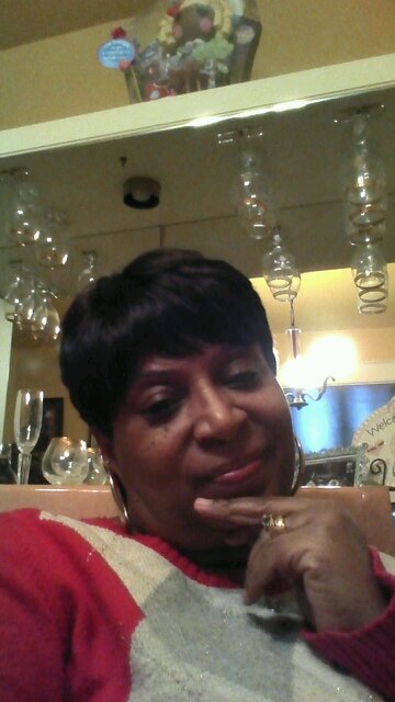 debbiehill381's profile picture. 