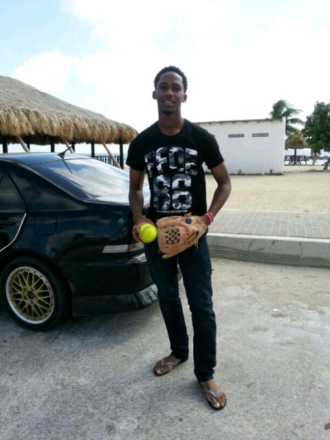 Fllw me and I will fllw u back :).               Whatsapp: +5999           Bb pin