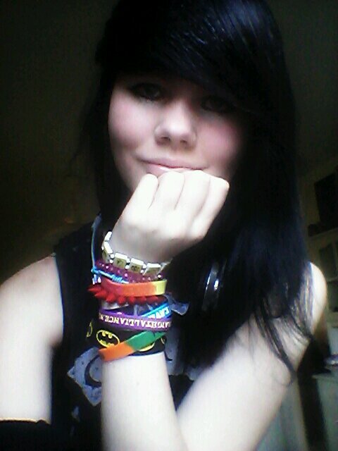 Ed Sheeran is my hero.♡|Youtubers (Dan and Phill, Damon Fizzy, omg omg yes pls)|Bands♡|Food c:|