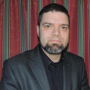 Selvstendig næringsdrivende fotograf, webmaster og valgkamp leder Nordland FrP. Liberterianer. FrP Politiker. Leder Civita Nord. Leder Bodø Forsvarsforening. NR