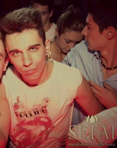 Inve_92's profile picture. Sento proprio il bisogno di una vacanza, di una lunghissima e piacevole vacanza. Sarà probabilmente eterna; non credo proprio che tornerò