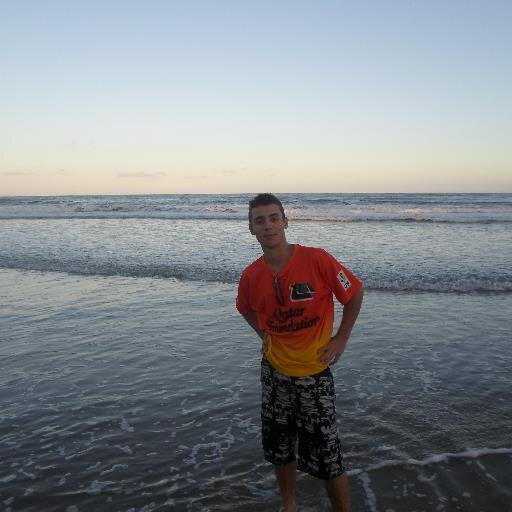 Amo futebol,praia e a vida