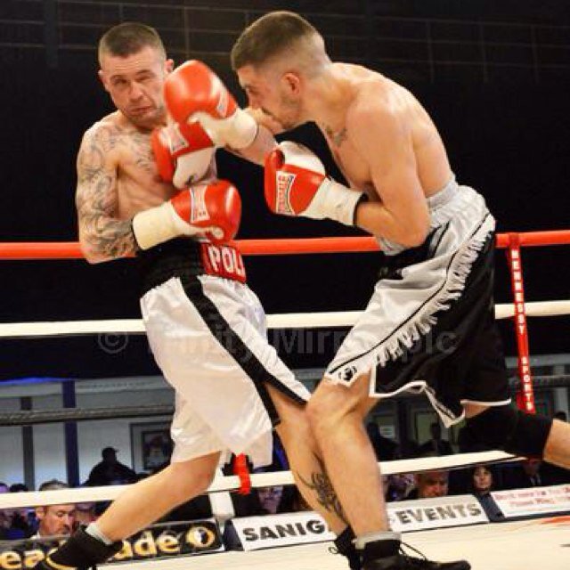 Im a professional boxer from Reading. Record 3(1)-3 @reading_abc/@BristolBoxing.