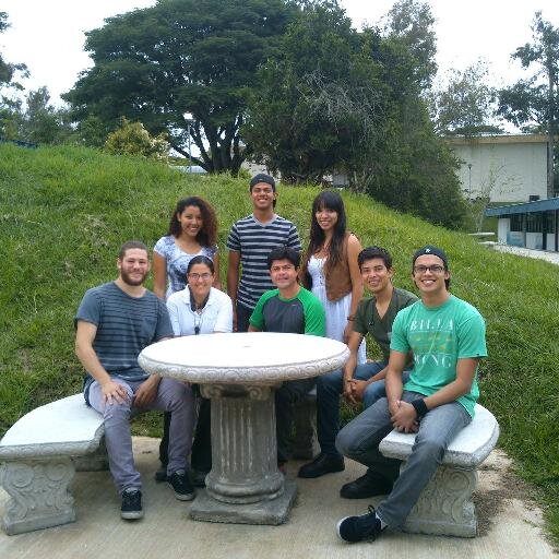 Grupo de jóvenes del ITCR dedicados a la música como hobby, forma de relajarse, cultura, pasión, o como su estado de ánimos les dicte en el momento