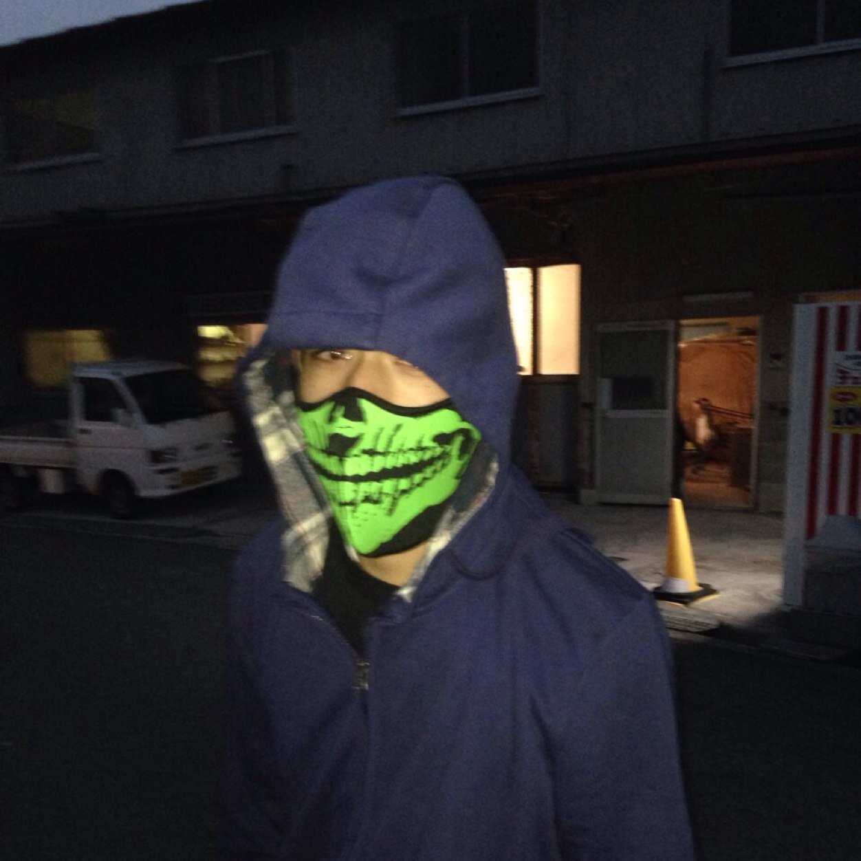 fazemusavi's profile picture. OC、銃、アクション映画、エミネム、50cent、pitbull、山中で〜す ムサビです〜 バングラデシュ ❌韓国のハーフ