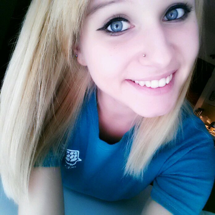 Felicia Marie , 
20 . Snapchat Feeshaxx13 & Instagram - Feliciaaax13