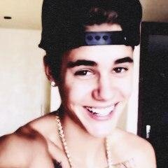 esqueci a senha do @justinbieber e agora to aqui