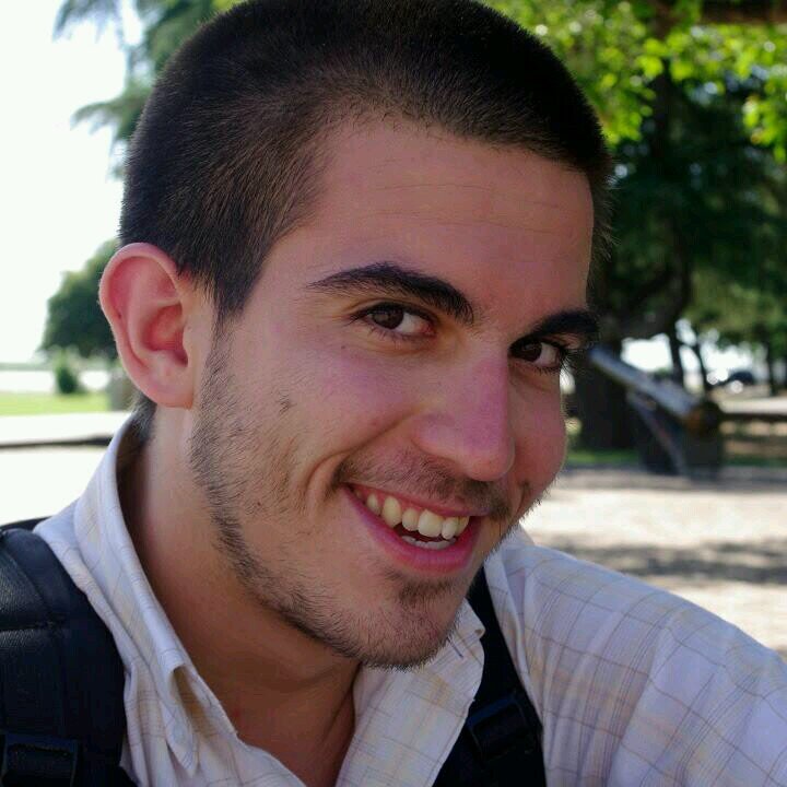 Tech Lead, ultranerd, constructor de hardware y software. También me importan los humanos.