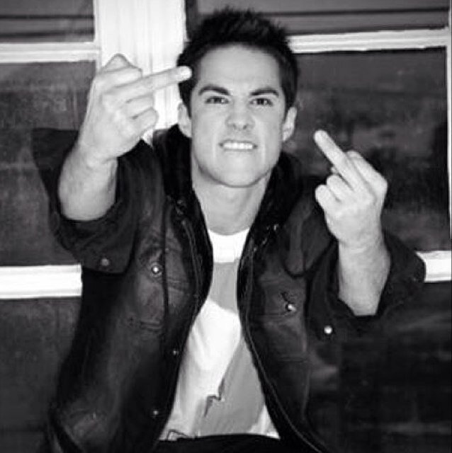Football star, founding family member and now a bad ass fucking hybrid thanks to #Klaus 21+MC RP Only @NefariousLycan calls me #Grumpy