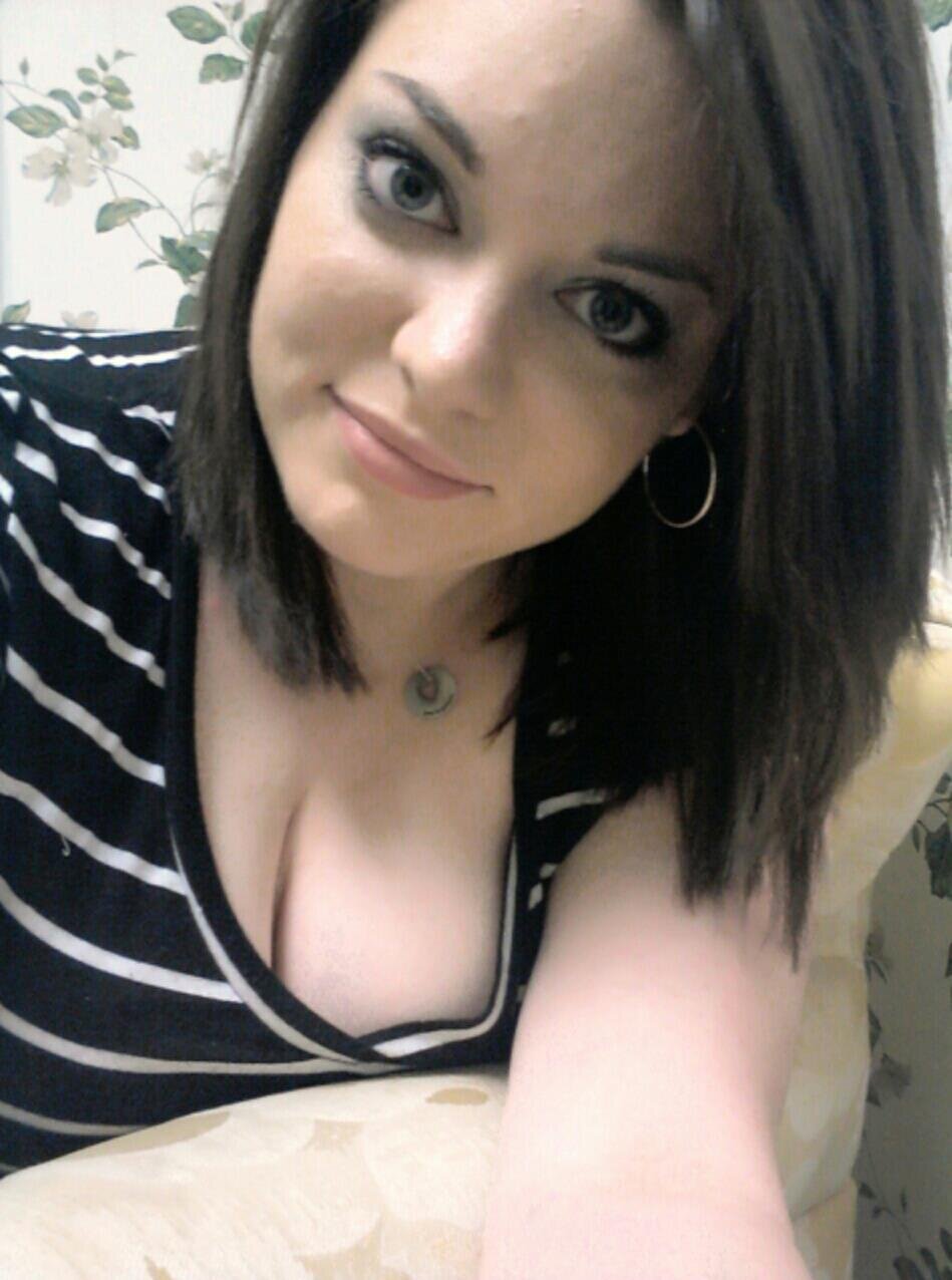 JulesAusten's profile picture. Romance writer. Wife. Mom. Avid reader. Overthinker of things. Enjoys cooking, movies, and relaxing (*stifles laugh* like that ever happens)