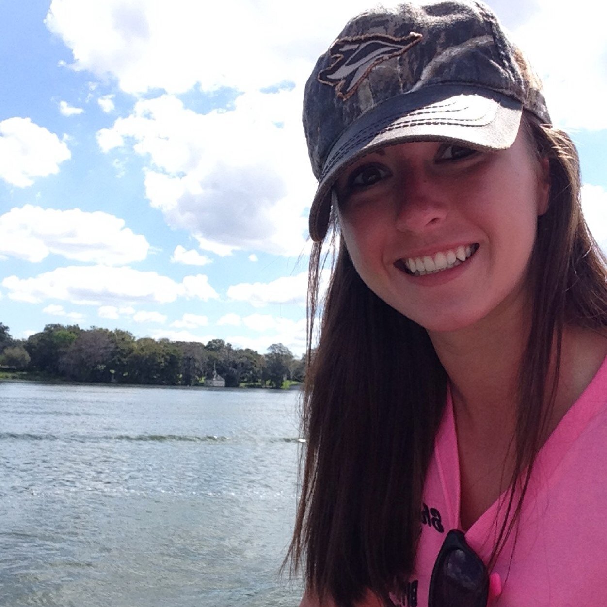 AnnaCorine's profile picture. 