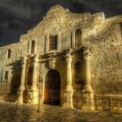 San Antonio Art Scene gives you updates on upcoming art shows, events, & markets where local artists will be displaying & selling their art.