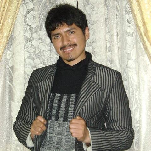 Alegre, soñador, optimista, amiguero pero sobre todo con deseos inconmensurables de progresar. Mis deseos de superación pueden más que cualquier otra cosa!!