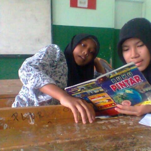 sitialiyamuta's profile picture. MUTA + @mayavikerz @ulfah140399 @Tuti_alawiyahh @sitialiyamuta | islam | smpn 2 pasawahan | 10 agustus 1998