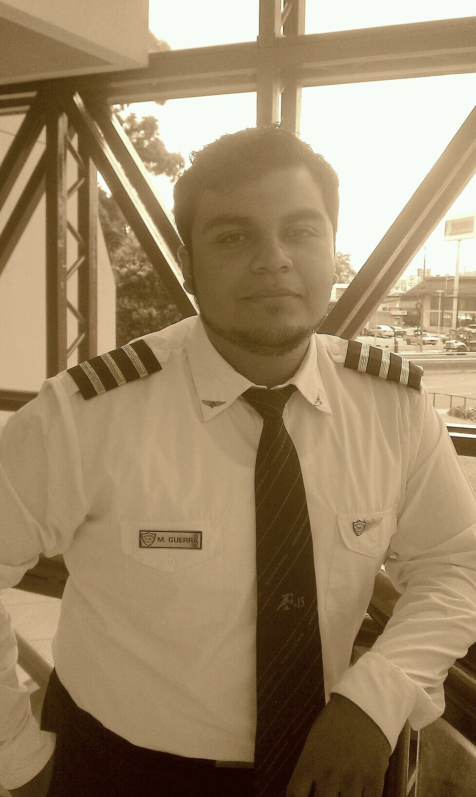 Lo más importante Dios mi familia y amigos gracias Dios porq m haces cada dia mejor y mi meta ser piloto aviador