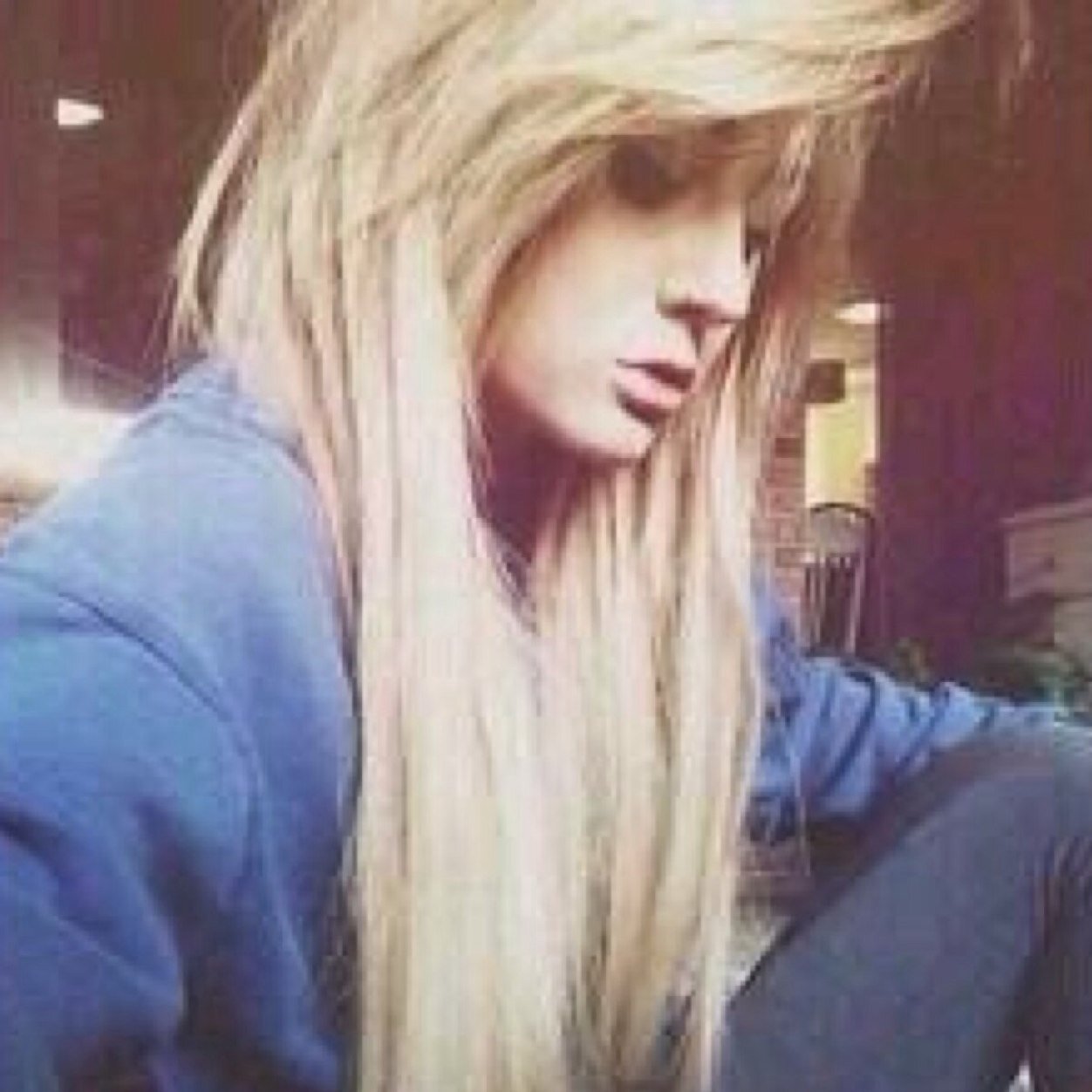 I'm Kayla. I like weird people. My brothers and sister are in a band caled R5. [RP|Single]